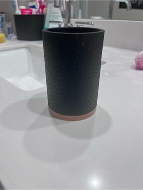 Textured Black Toothbrush Holder with bamboo Wood Base